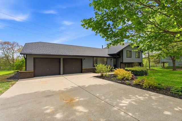 W309S10340 Knoll COURT, Mukwonago, WI 53149