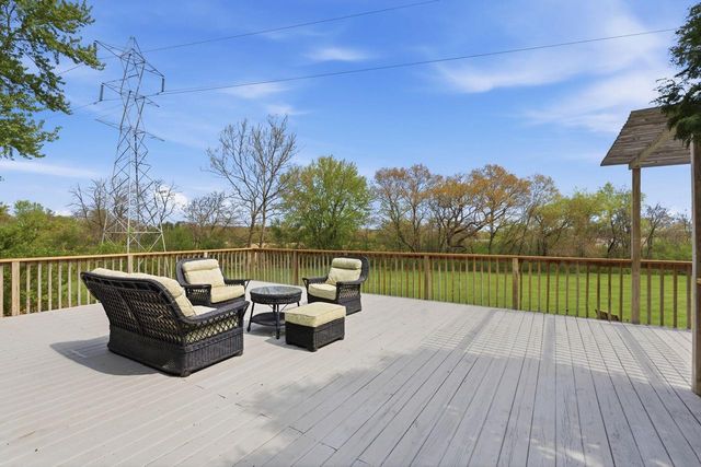 W309S10340 Knoll COURT, Mukwonago, WI 53149