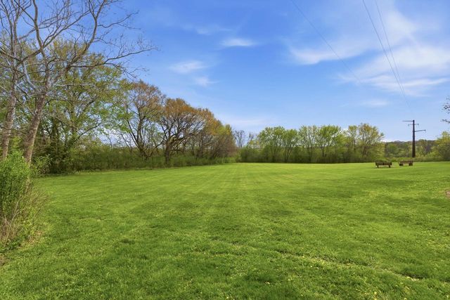W309S10340 Knoll COURT, Mukwonago, WI 53149