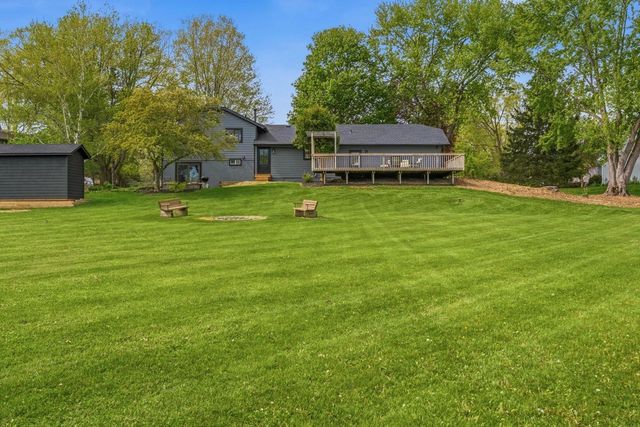 W309S10340 Knoll COURT, Mukwonago, WI 53149