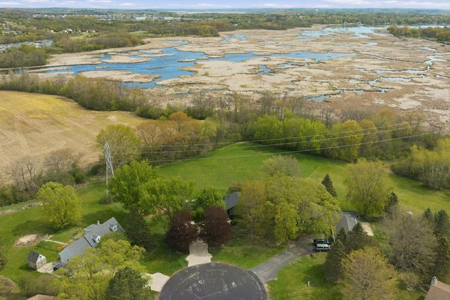 W309S10340 Knoll COURT, Mukwonago, WI 53149