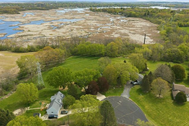 W309S10340 Knoll COURT, Mukwonago, WI 53149