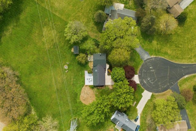 W309S10340 Knoll COURT, Mukwonago, WI 53149