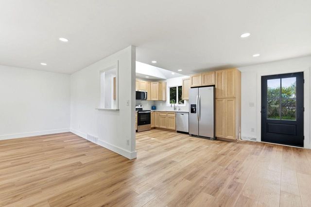W309S10340 Knoll COURT, Mukwonago, WI 53149