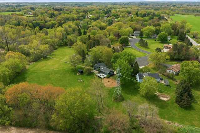 W309S10340 Knoll COURT, Mukwonago, WI 53149