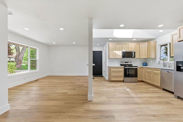 W309S10340 Knoll COURT, Mukwonago, WI 53149