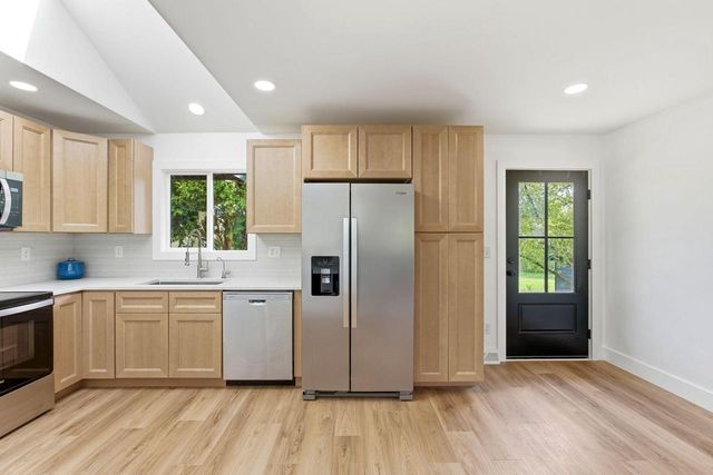 W309S10340 Knoll COURT, Mukwonago, WI 53149