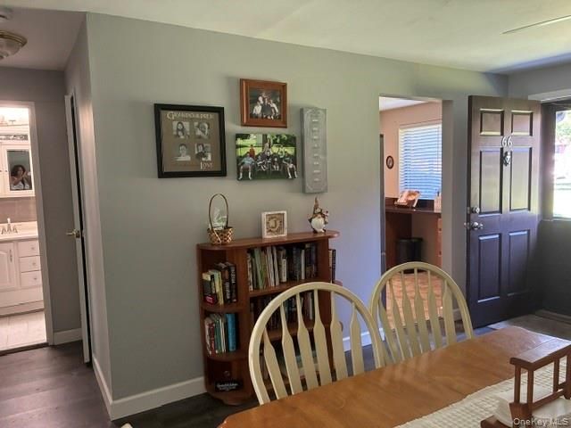 66 Pinebrook Place 66, Bay Shore, NY 11706