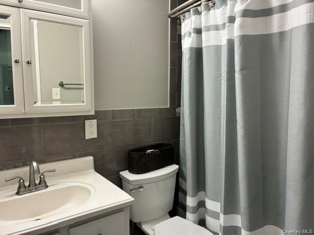66 Pinebrook Place 66, Bay Shore, NY 11706