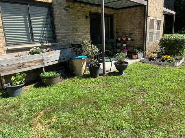 66 Pinebrook Place 66, Bay Shore, NY 11706
