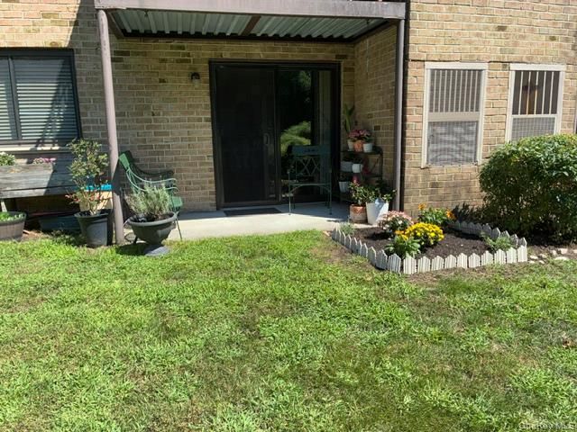 66 Pinebrook Place 66, Bay Shore, NY 11706