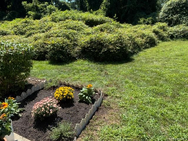 66 Pinebrook Place 66, Bay Shore, NY 11706