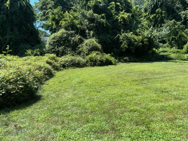 66 Pinebrook Place 66, Bay Shore, NY 11706