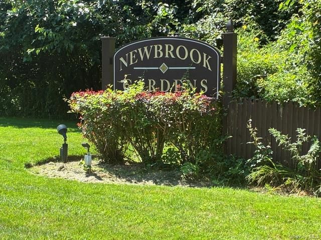 66 Pinebrook Place 66, Bay Shore, NY 11706
