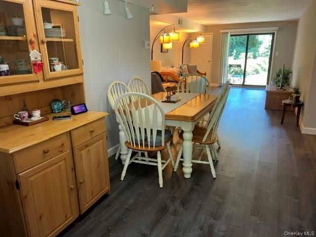 66 Pinebrook Place 66, Bay Shore, NY 11706