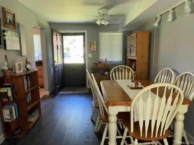 66 Pinebrook Place 66, Bay Shore, NY 11706