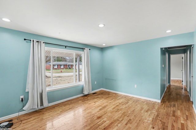 45908 Keding Street, Utica, MI 48317