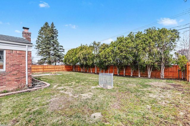 45908 Keding Street, Utica, MI 48317