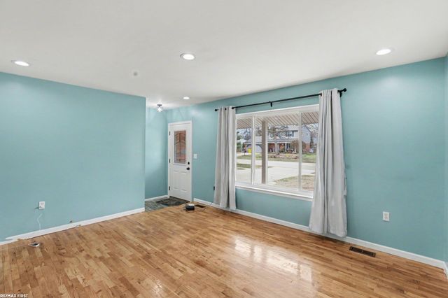 45908 Keding Street, Utica, MI 48317