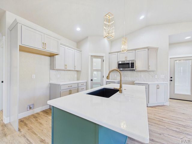 175 S Wiggins Dr, Pueblo West, CO 81007