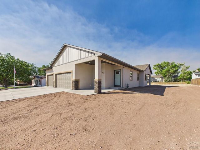 175 S Wiggins Dr, Pueblo West, CO 81007