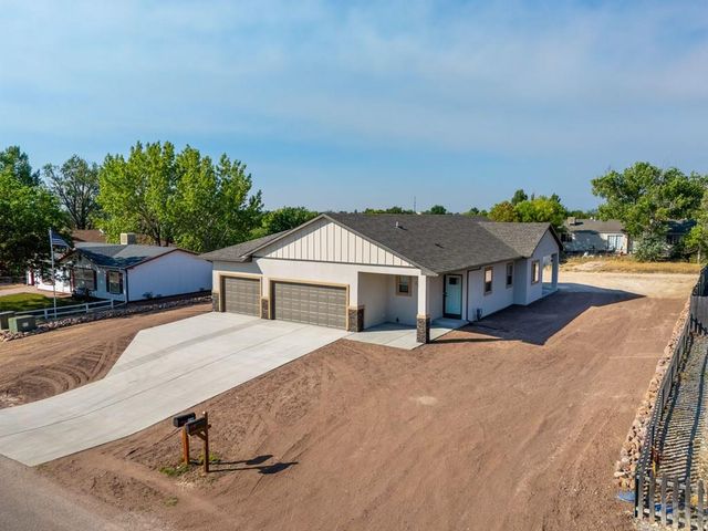 175 S Wiggins Dr, Pueblo West, CO 81007