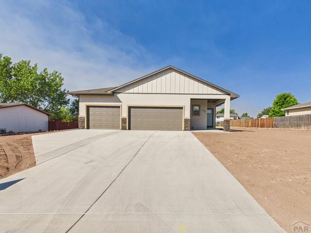 175 S Wiggins Dr, Pueblo West, CO 81007