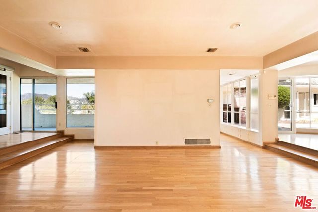 2470 Micheltorena Street, Los Angeles, CA 90039
