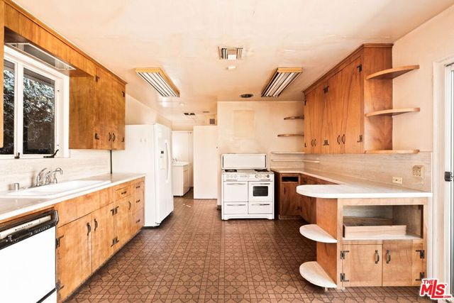 2470 Micheltorena Street, Los Angeles, CA 90039