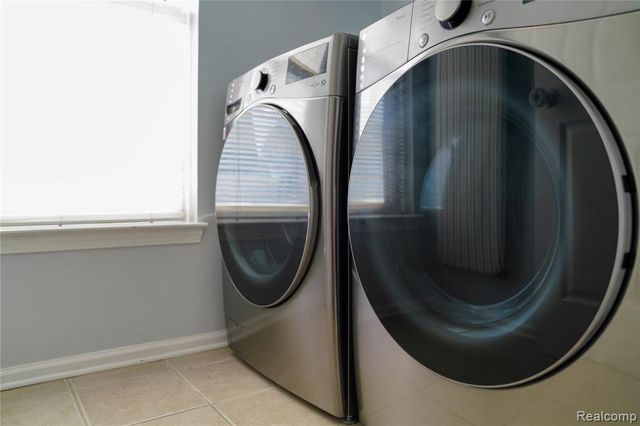 802 Castle Pine Court, Pontiac, MI 48340