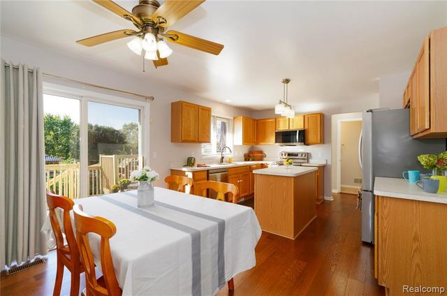 802 Castle Pine Court, Pontiac, MI 48340