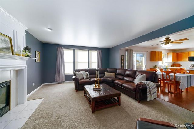 802 Castle Pine Court, Pontiac, MI 48340