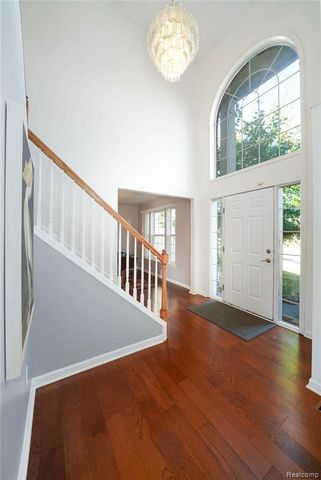 802 Castle Pine Court, Pontiac, MI 48340