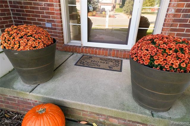 802 Castle Pine Court, Pontiac, MI 48340