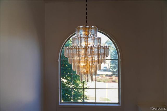 802 Castle Pine Court, Pontiac, MI 48340