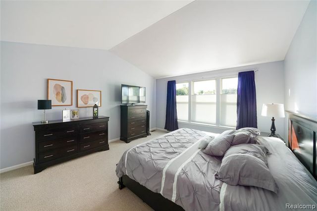 802 Castle Pine Court, Pontiac, MI 48340