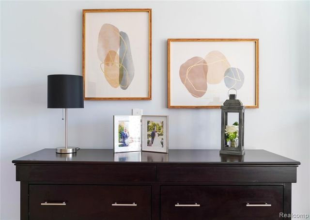 802 Castle Pine Court, Pontiac, MI 48340