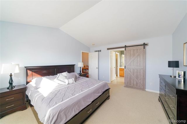 802 Castle Pine Court, Pontiac, MI 48340