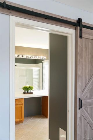 802 Castle Pine Court, Pontiac, MI 48340