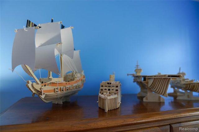 802 Castle Pine Court, Pontiac, MI 48340