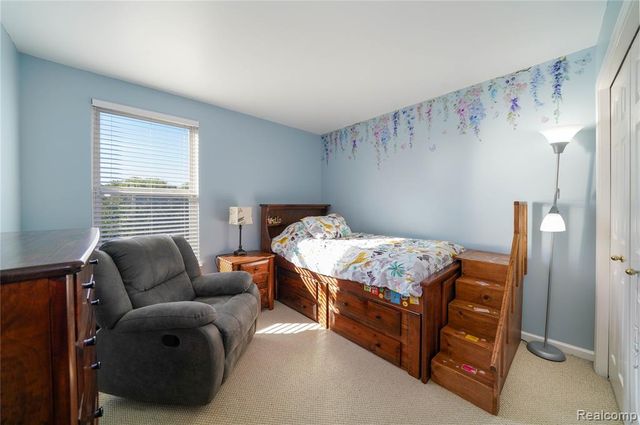 802 Castle Pine Court, Pontiac, MI 48340