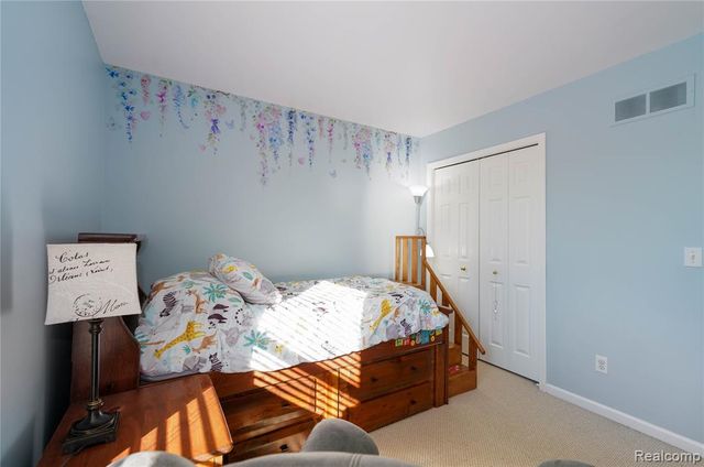 802 Castle Pine Court, Pontiac, MI 48340