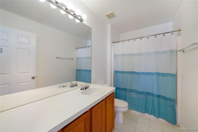 802 Castle Pine Court, Pontiac, MI 48340