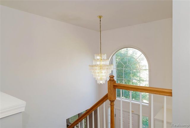 802 Castle Pine Court, Pontiac, MI 48340