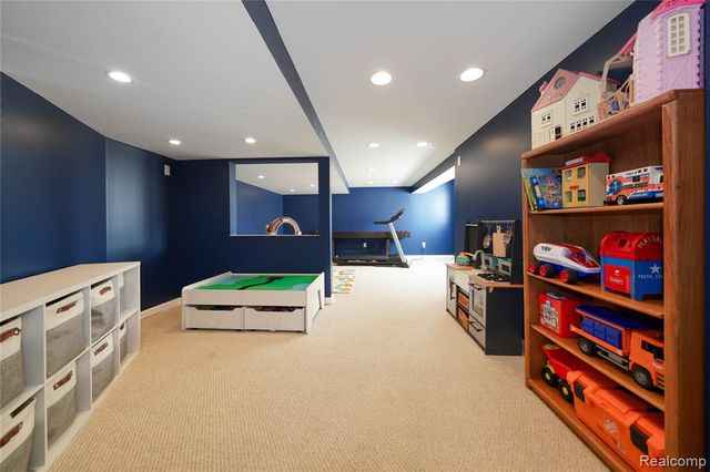 802 Castle Pine Court, Pontiac, MI 48340