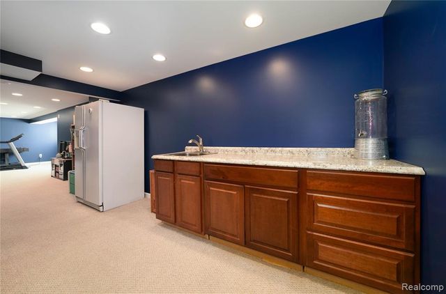 802 Castle Pine Court, Pontiac, MI 48340