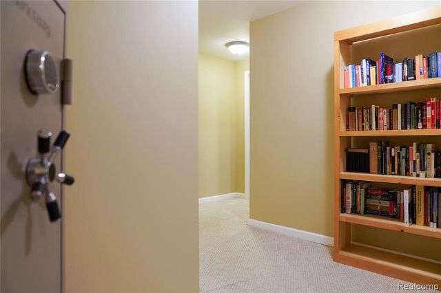 802 Castle Pine Court, Pontiac, MI 48340