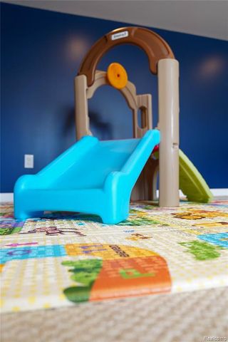 802 Castle Pine Court, Pontiac, MI 48340