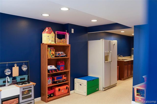 802 Castle Pine Court, Pontiac, MI 48340