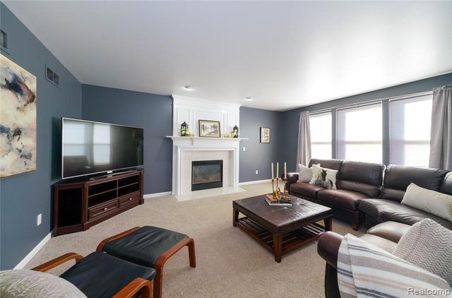 802 Castle Pine Court, Pontiac, MI 48340